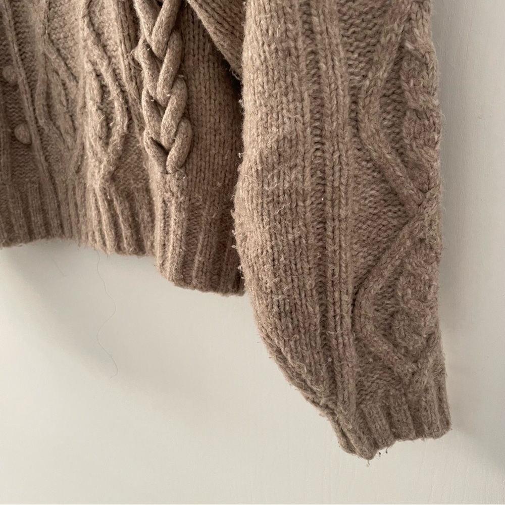 H&M CABLE-KNIT SWEATER XS - Picture 3 of 7